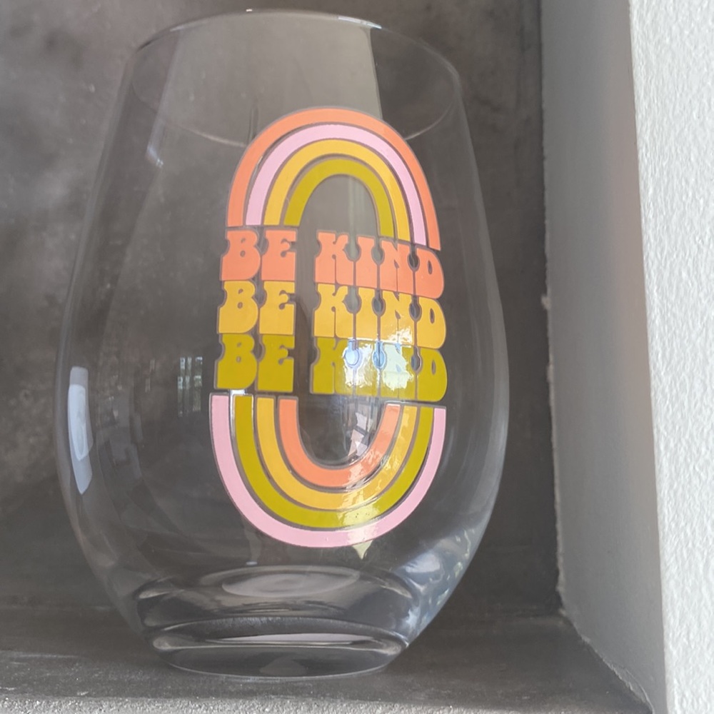 4/$10 NWT Be Kind Stemless wine glass